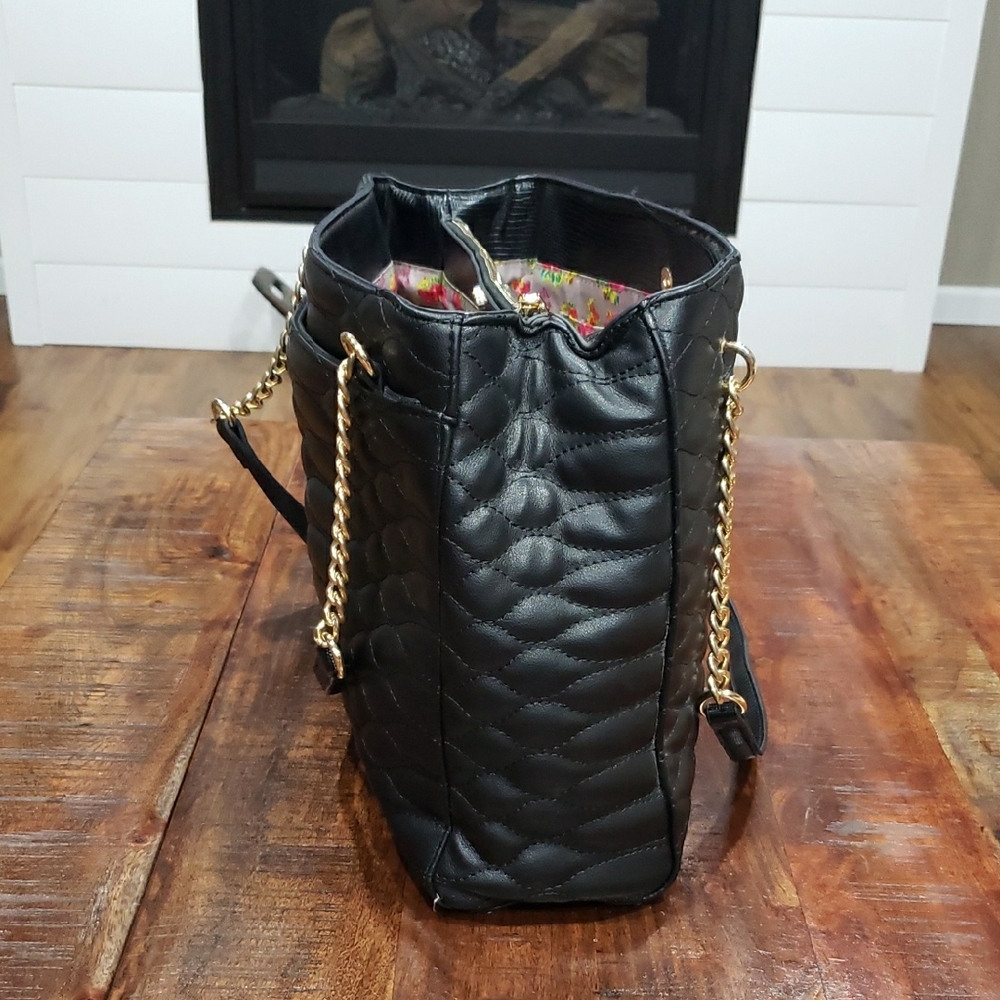 Black Heart-Embellished Women's Bag - Picture 2 of 9
